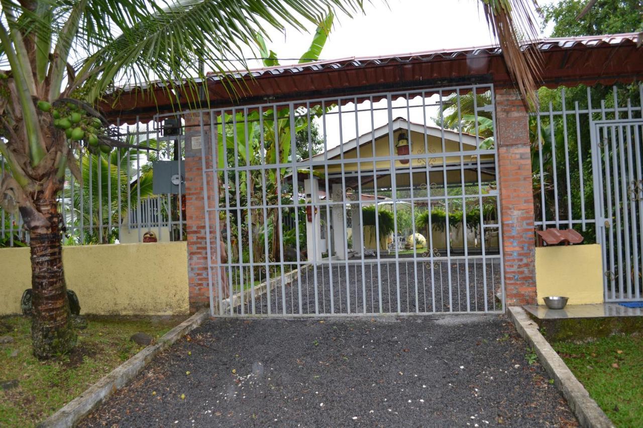 Casa Sophia 3 Listings Apartment 1 Or Apartment 2 Separately Or Apt 1 And 2 Together All With Fo Internet Guápiles 외부 사진